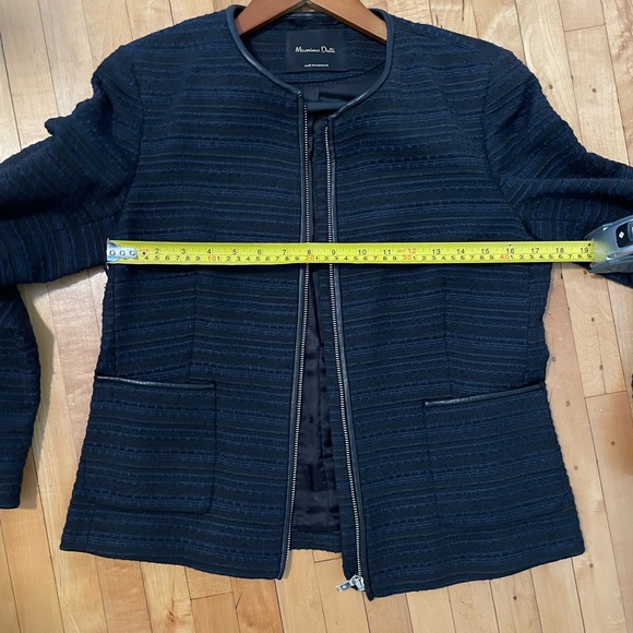 Massimo Dutti - Beautiful Black & Navy Textured Blazer + Leather Trim - Like New - Picture 5 of 7